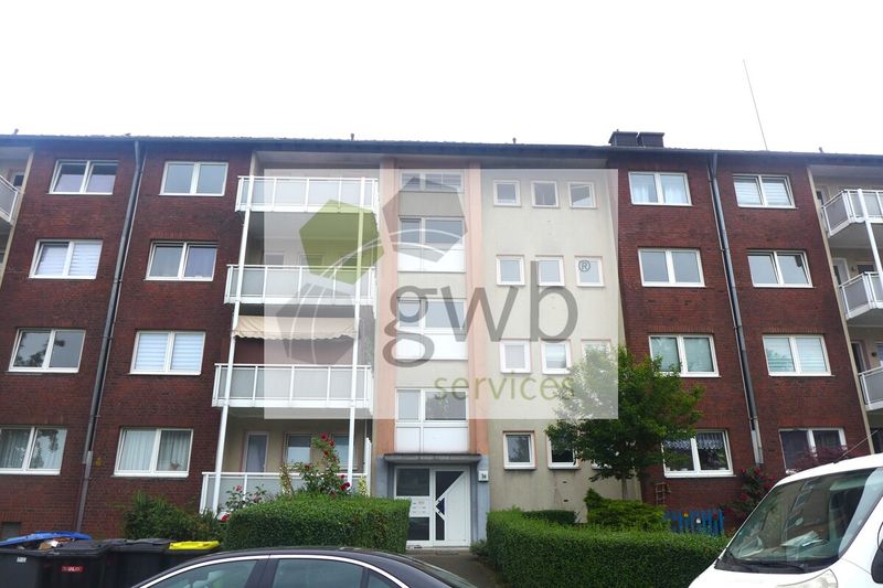 Frisch sanierte 3-Zimmer-Wohnung mit großem Balkon und Blick ins Grüne.